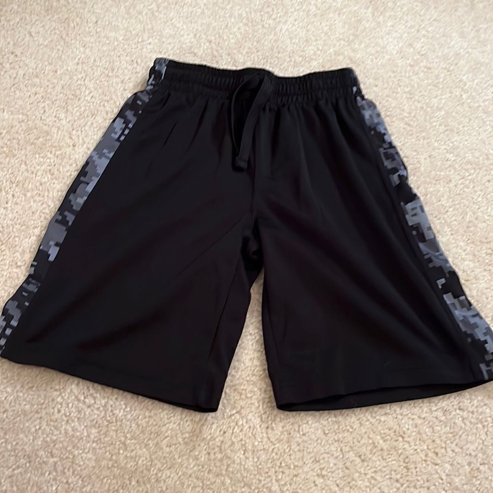 BOYS SIZE LARGE PLACE SHORTS